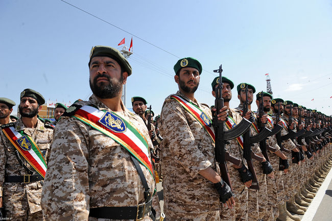 رهبر معظم انقلاب در  مراسم دانش آموختگی دانشجویان افسری و تربیت پاسدار دانشگاه امام حسین (ع)