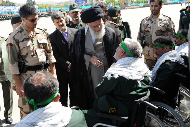 رهبر معظم انقلاب در  مراسم دانش آموختگی دانشجویان افسری و تربیت پاسدار دانشگاه امام حسین (ع)