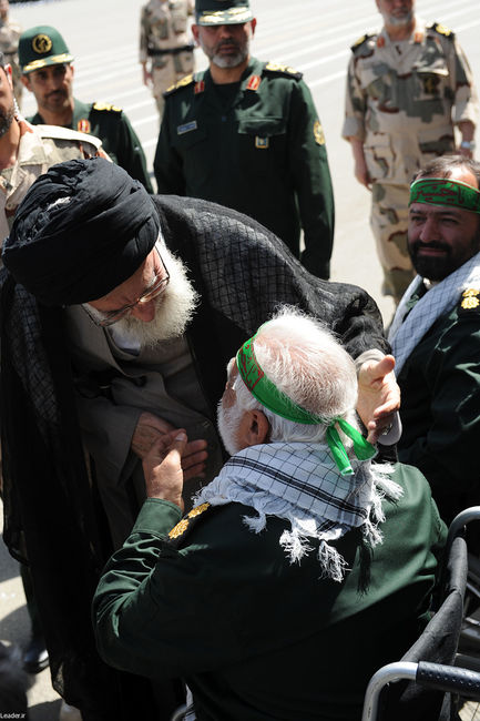 رهبر معظم انقلاب در  مراسم دانش آموختگی دانشجویان افسری و تربیت پاسدار دانشگاه امام حسین (ع)