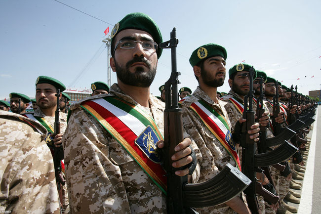 رهبر معظم انقلاب در  مراسم دانش آموختگی دانشجویان افسری و تربیت پاسدار دانشگاه امام حسین (ع)