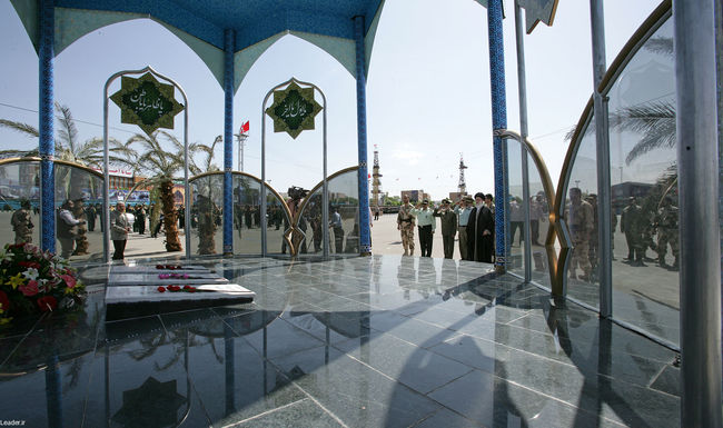 رهبر معظم انقلاب در  مراسم دانش آموختگی دانشجویان افسری و تربیت پاسدار دانشگاه امام حسین (ع)