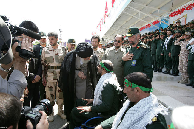 رهبر معظم انقلاب در  مراسم دانش آموختگی دانشجویان افسری و تربیت پاسدار دانشگاه امام حسین (ع)