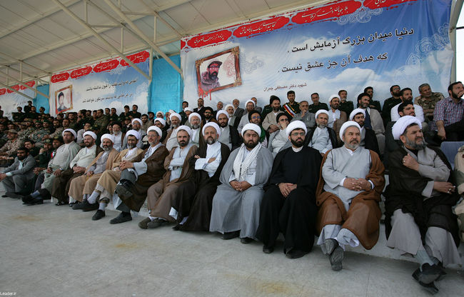 رهبر معظم انقلاب در  مراسم دانش آموختگی دانشجویان افسری و تربیت پاسدار دانشگاه امام حسین (ع)