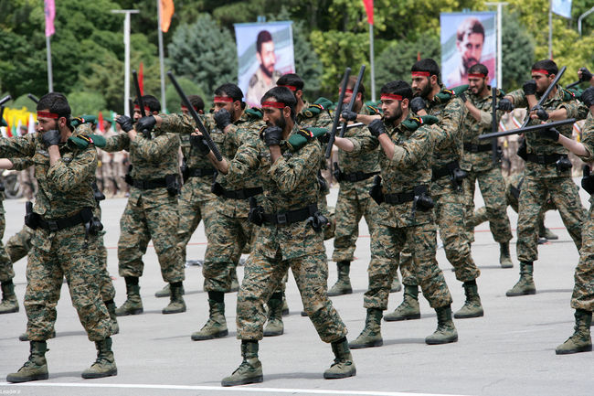 رهبر معظم انقلاب در  مراسم دانش آموختگی دانشجویان افسری و تربیت پاسدار دانشگاه امام حسین (ع)