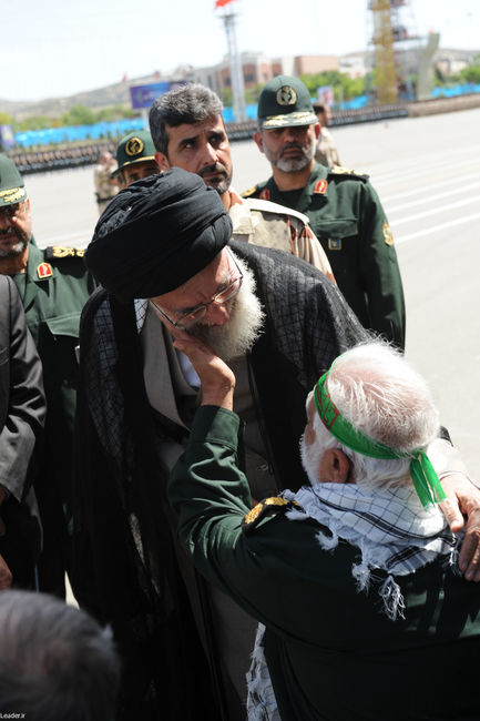 مراسم دانش آموختگی دانشجویان افسری و تربیت پاسدار دانشگاه امام حسین (ع)