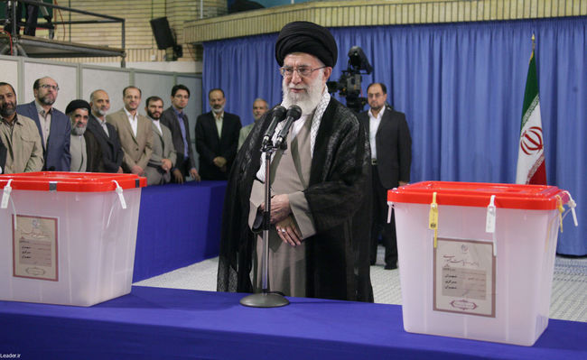 شرکت رهبر انقلاب اسلامی در یازدهمین دوره انتخابات ریاست جمهوری و چهارمین دوره شورای شهر روستا
