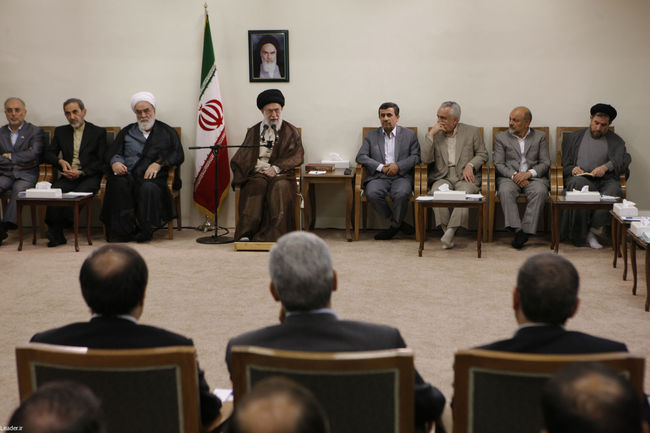 دیدار احمدی نژاد و اعضای هیئت دولت با مقام معظم رهبری
