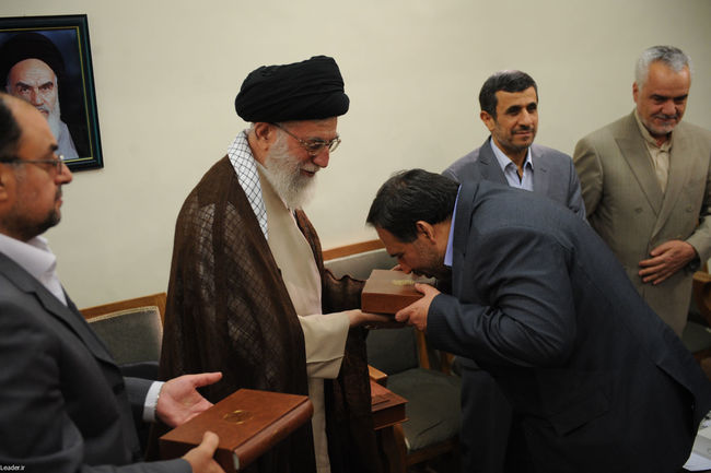 دیدار احمدی نژاد و اعضای هیئت دولت با مقام معظم رهبری
