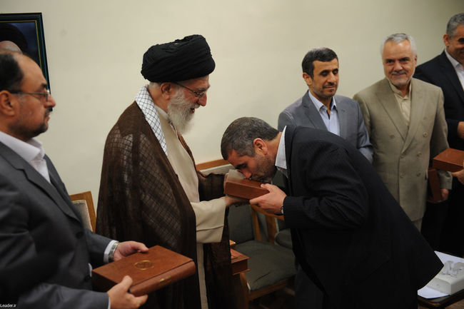 دیدار احمدی نژاد و اعضای هیئت دولت با مقام معظم رهبری