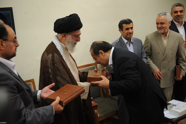 دیدار احمدی نژاد و اعضای هیئت دولت با مقام معظم رهبری