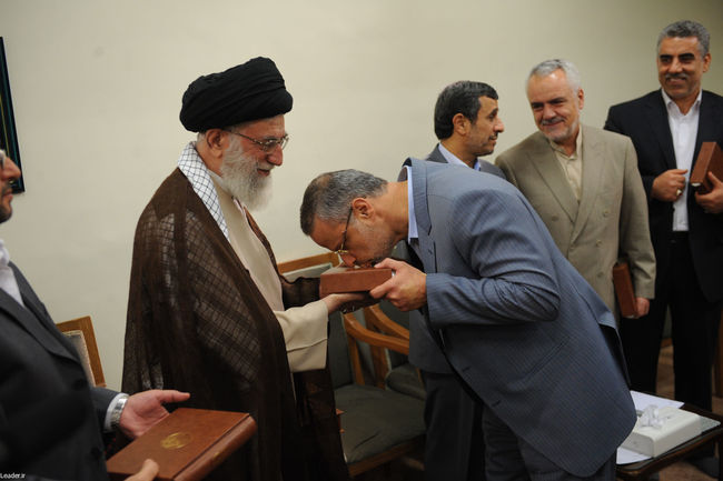 دیدار احمدی نژاد و اعضای هیئت دولت با مقام معظم رهبری