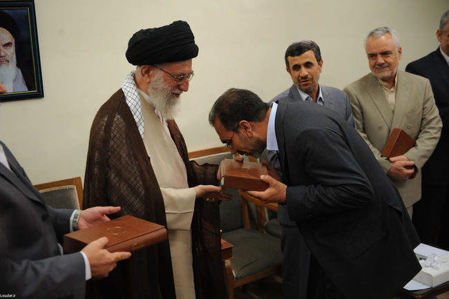 دیدار احمدی نژاد و اعضای هیئت دولت با مقام معظم رهبری