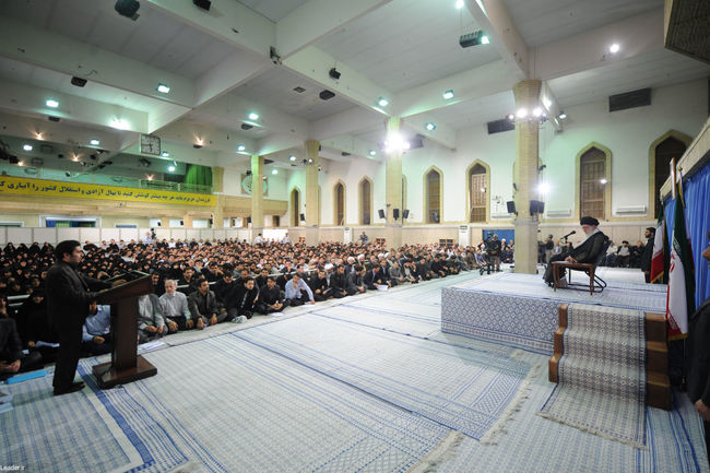 دیدار مقام معظم رهبری با دانشجویان