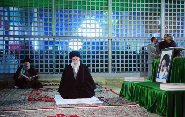 حضور رهبر معظم انقلاب در حرم مطهر امام راحل و گلزار شهدای بهشت زهرا
