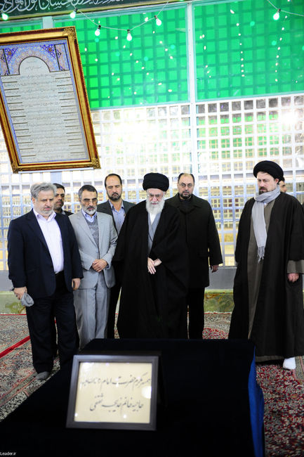 حضور رهبر معظم انقلاب در حرم مطهر امام راحل و گلزار شهدای بهشت زهرا