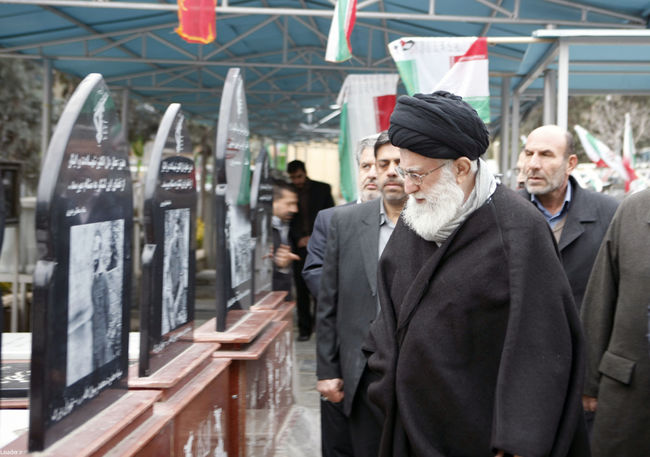 حضور رهبر معظم انقلاب در حرم مطهر امام راحل و گلزار شهدای بهشت زهرا