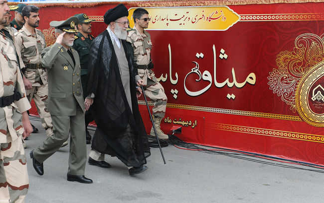 مراسم دانش آموختگی دانشجویان افسری و تربیت پاسداری دانشگاه امام حسین (ع)