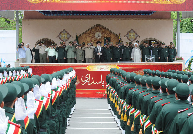 مراسم دانش آموختگی دانشجویان افسری و تربیت پاسداری دانشگاه امام حسین (ع)