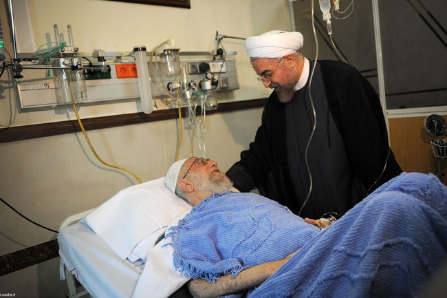 عیادت رئیس جمهور از رهبر معظم انقلاب پس از انجام عمل جراحی