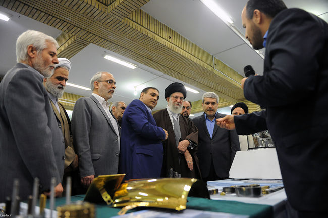 بازدیدرهبر انقلاب از نمایشگاه دستاوردهای فناوری نانو