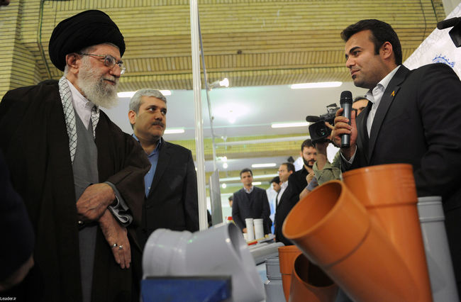 بازدیدرهبر انقلاب از نمایشگاه دستاوردهای فناوری نانو