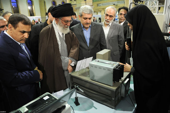 بازدیدرهبر انقلاب از نمایشگاه دستاوردهای فناوری نانو