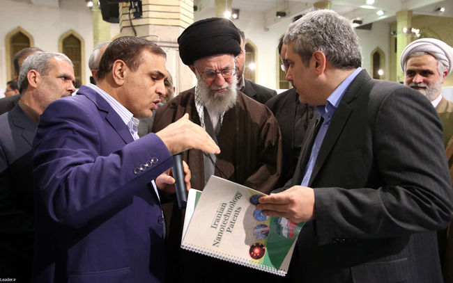 بازدیدرهبر انقلاب از نمایشگاه دستاوردهای فناوری نانو