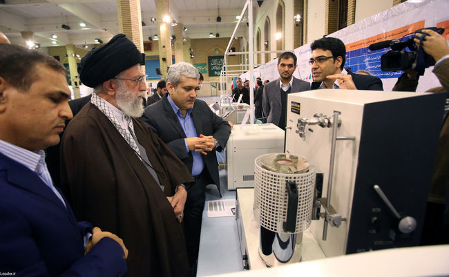 بازدیدرهبر انقلاب از نمایشگاه دستاوردهای فناوری نانو