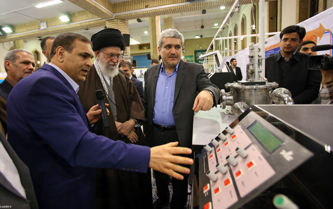 بازدیدرهبر انقلاب از نمایشگاه دستاوردهای فناوری نانو