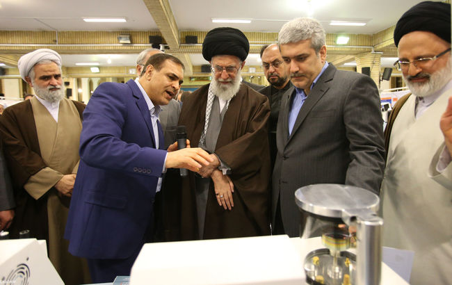 بازدیدرهبر انقلاب از نمایشگاه دستاوردهای فناوری نانو