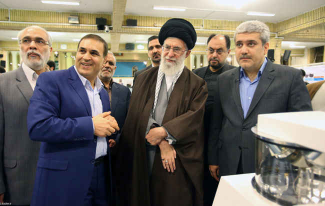 بازدیدرهبر انقلاب از نمایشگاه دستاوردهای فناوری نانو