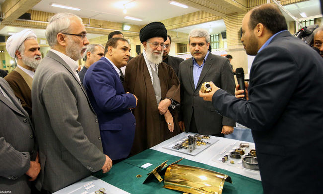 بازدیدرهبر انقلاب از نمایشگاه دستاوردهای فناوری نانو