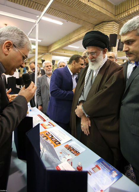 بازدیدرهبر انقلاب از نمایشگاه دستاوردهای فناوری نانو