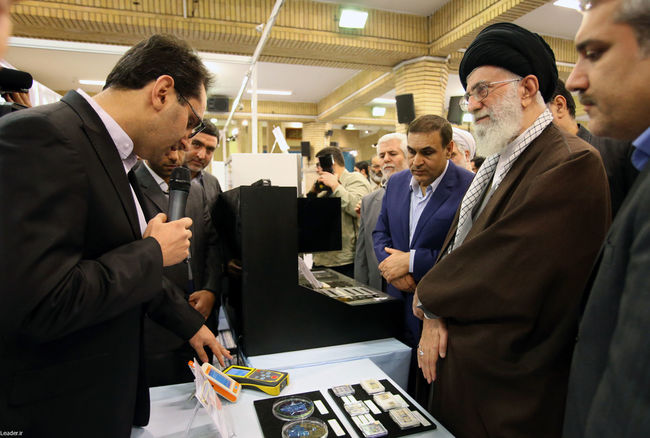 بازدیدرهبر انقلاب از نمایشگاه دستاوردهای فناوری نانو