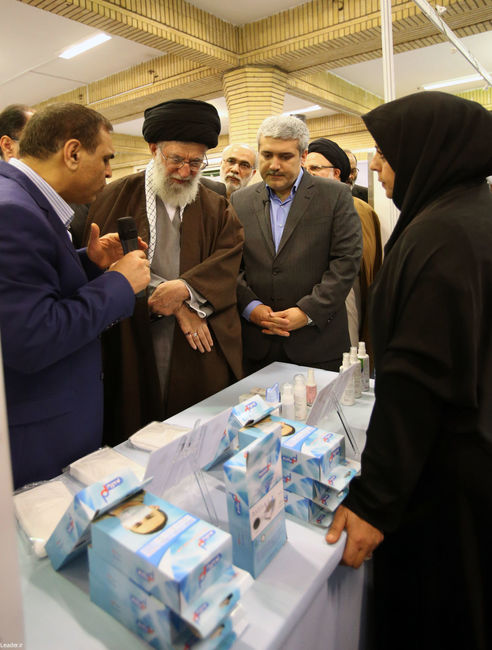 بازدیدرهبر انقلاب از نمایشگاه دستاوردهای فناوری نانو