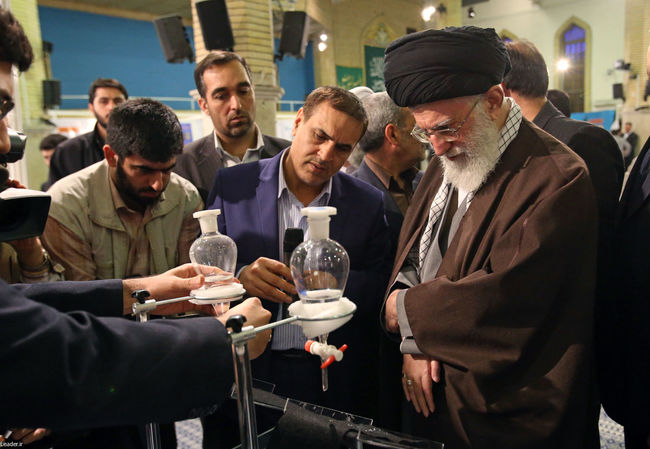 بازدیدرهبر انقلاب از نمایشگاه دستاوردهای فناوری نانو