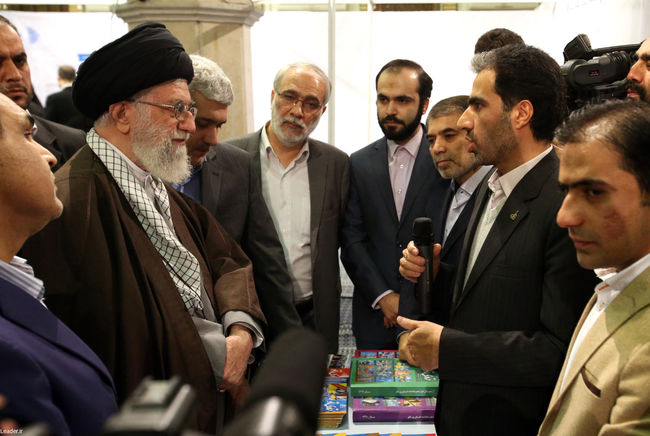 بازدیدرهبر انقلاب از نمایشگاه دستاوردهای فناوری نانو