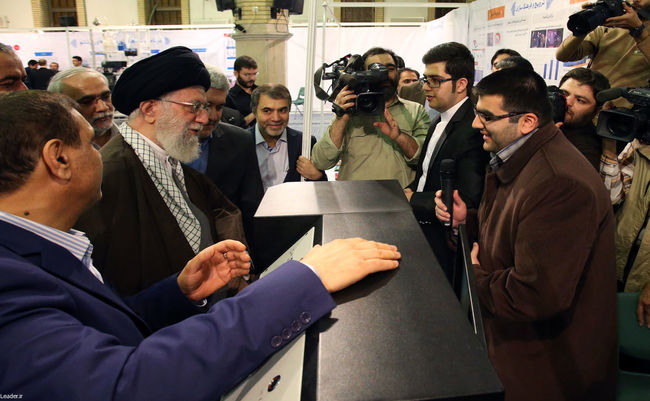 بازدیدرهبر انقلاب از نمایشگاه دستاوردهای فناوری نانو
