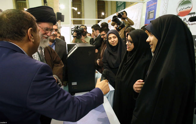 بازدیدرهبر انقلاب از نمایشگاه دستاوردهای فناوری نانو