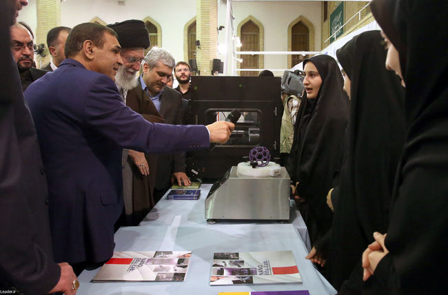 بازدیدرهبر انقلاب از نمایشگاه دستاوردهای فناوری نانو