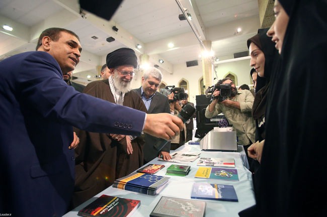 بازدیدرهبر انقلاب از نمایشگاه دستاوردهای فناوری نانو