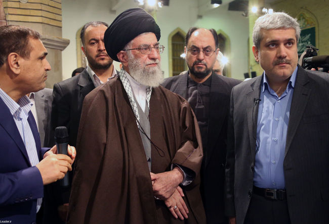 بازدیدرهبر انقلاب از نمایشگاه دستاوردهای فناوری نانو