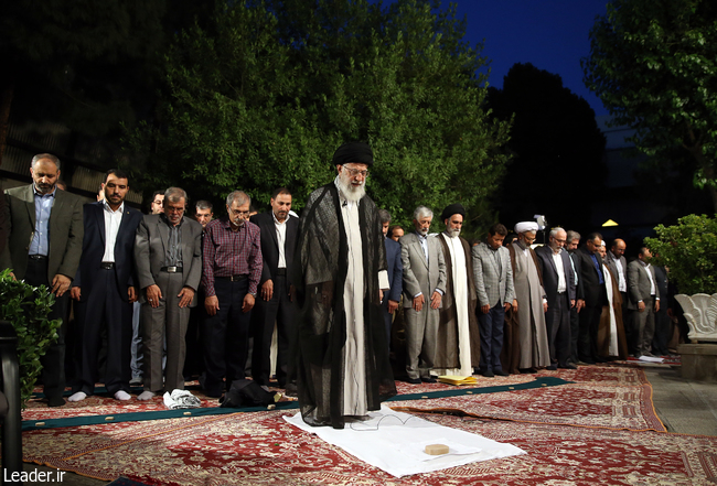 Ayatollah Khamenei receives a group of poets on birth anniversary of Imam Hassan Mojtaba.