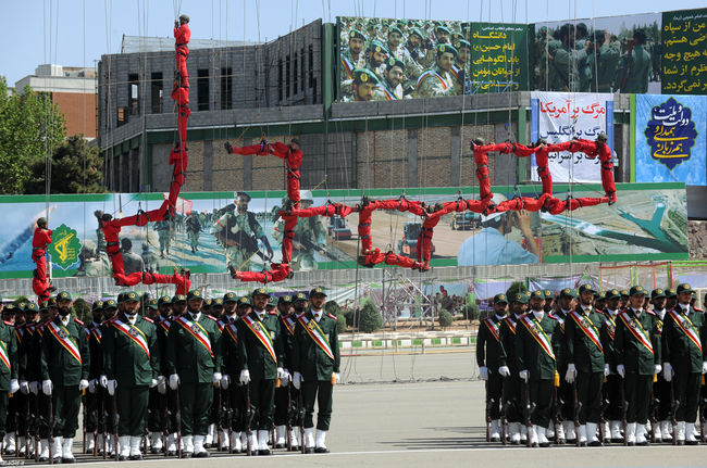 مراسم دانش آموختگی دانشجویان افسری و تربیت پاسداری دانشگاه امام حسین(ع)