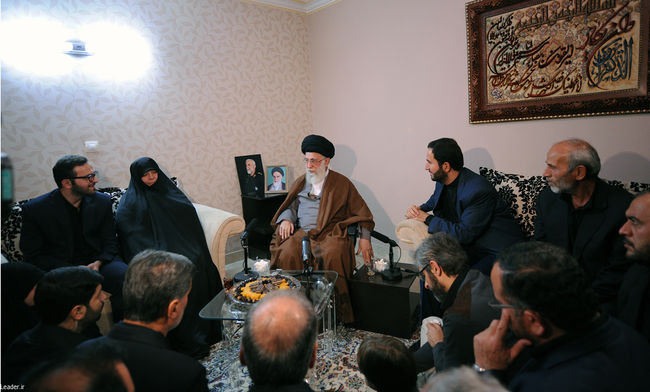 حضور رهبر معظم انقلاب در منزل سردار شهید همدانی