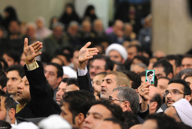 دیدار جمعی از مردم و مسئولان نظام و مهمانان کنفرانس وحدت اسلامی