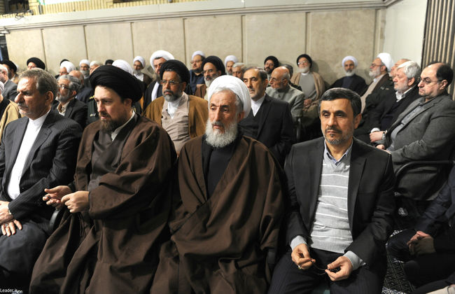 دیدار جمعی از مردم و مسئولان نظام و مهمانان کنفرانس وحدت اسلامی