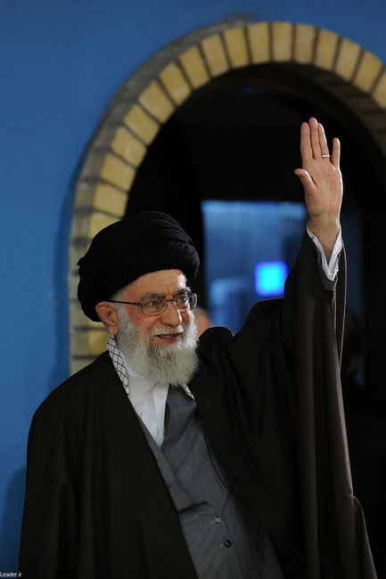 دیدار پرشور هزاران نفر از مردم قم با رهبر معظم انقلاب اسلامی