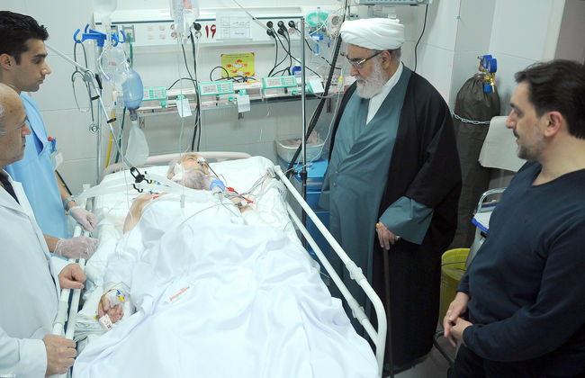 عیادت حجت‌الاسلام والمسلمین محمد محمدی‌‌گلپایگانی رئیس دفتر مقام معظم رهبری از آیت الله واعظ طبسی نماینده ولی فقیه در استان‌های خراسان و تولیت آستان قدس رضوی