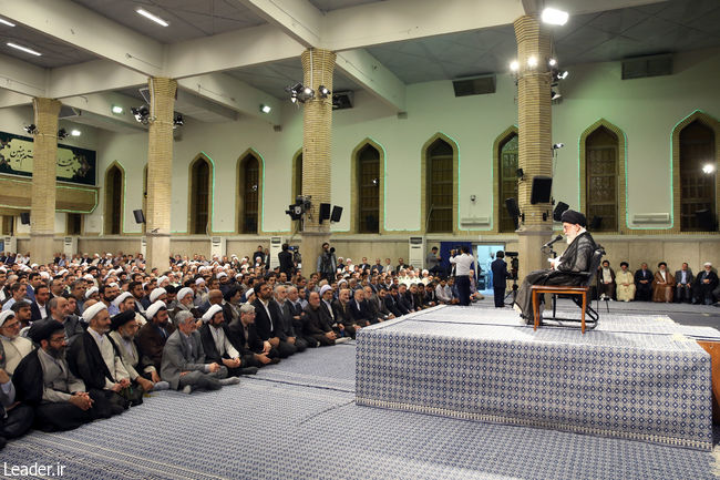 Ayatollah Khamenei receives officials and those involved in Hajj rituals.